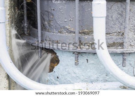 ductile steel water pipe leak, 700 mm diameter