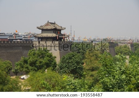 Xi \'an ancient city wall, is the world famous ancient buildings
