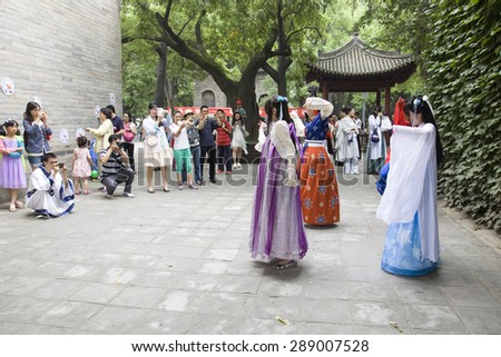 On June 20, 2015, people wear hanfu small wild goose pagoda in xi \'an, xi \'an museum dancing, teach Chinese culture to the tourists and play games.