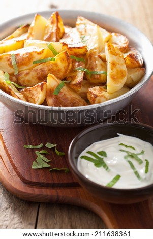 baked potato wedges with yogurt dip