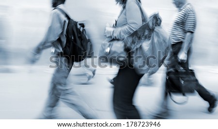 abstrakt image of business people in the street and modern style with a blurred background and blue tonality