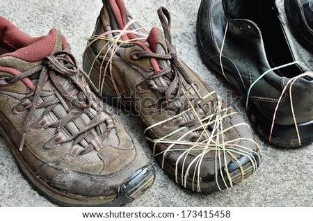 Shoe repair with glue and rubber band