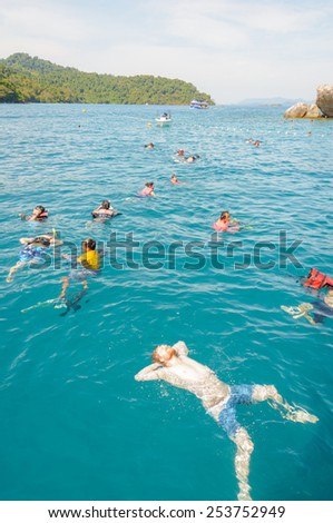 Koh chang Trat,THAILAND - December 29, 2014:  Unidentified Travel tourist People scuba diving with life jacket. koh chang is very popular tourist destination for holidays at koh chang Trat, Thailand .