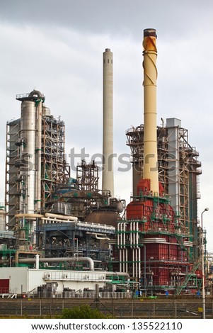 Large petroleum refinery. Technological equipment and production casing