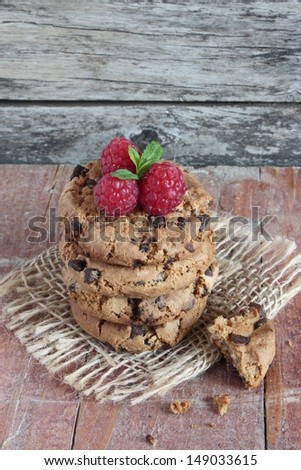 Chocolate chip cookie with raspberry and mint