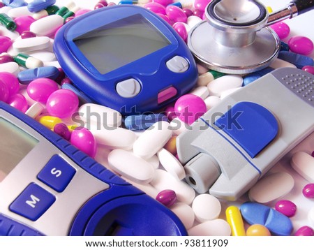 Device for measuring blood sugar level and pills with stethoscope