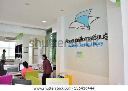 BANGKOK, SEPTEMBER 22, 2013: The Discovery learning library in the Thanon Nakhon Chai Si area.