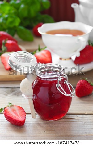 Tea with strawberries