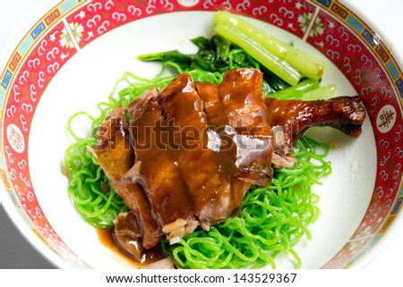 Green noodles with roasted duck
