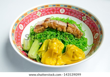 Green noodles with crispy pork and dumpling and chinese cabbage.