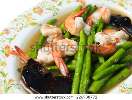 Fried shrimp / prawn with asparagus and vegetable in oyster sauce