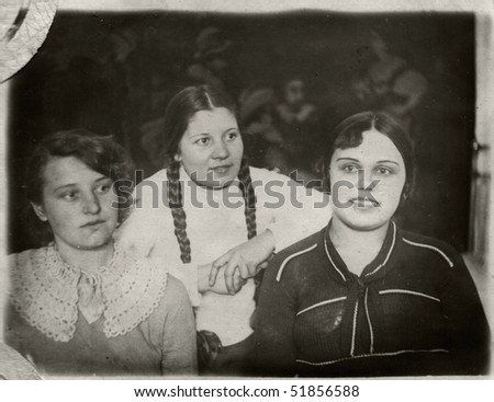 Russian vintage photograph, beginning of XX century. three young girl