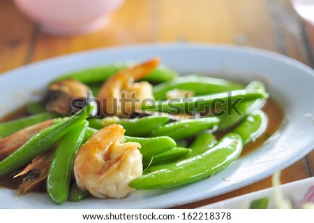 fried bean with shrimp, Chinese style stir-fried green bean with shrimp and soy sauce