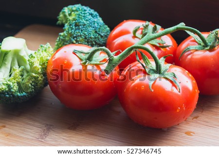 Fresh tomatoes and broccoli