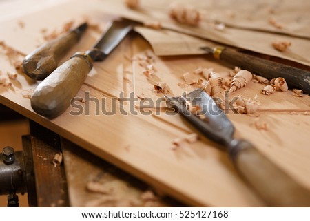 Carpenter tools on the crafting table