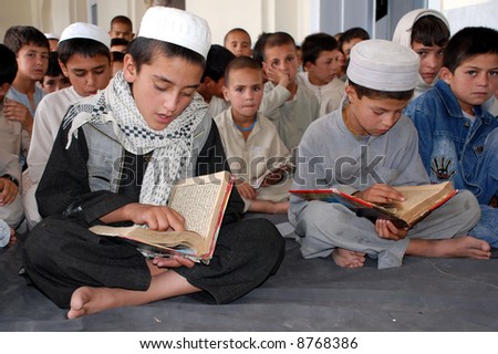 عكسهاي افغانستان Stock-photo-muslim-boys-read-koran-8768386