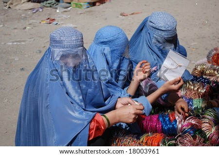 Afghan women in burka buy jewelry