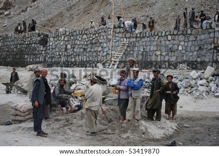 عكسهاي افغانستان Stock-photo-faizabad-april-afghan-stonemasons-from-faizabad-badakhshan-work-on-new-road-april-53419870