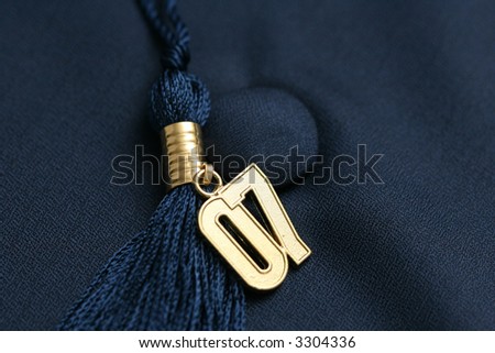Gold \'07 tassel on background of blue graduation cap