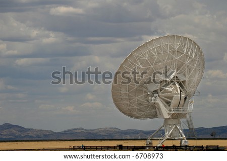 One of the antennae listening to the universe at the Very Large Array in New Mexico.