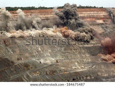 pit iron ore mining