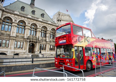 LONDON - AUG 6: The Original Tour Arriva company\'s sightseeing bus on Aug. 6, 2012 in London, UK. Sightseeing tours are a safe and relaxed way to experience the city of London.