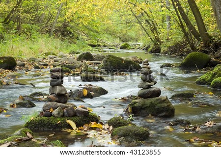 Colorful Autumn leaves isolated over flowing river water background