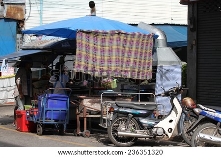 KANCHANABURI, THAILAND - SEPTEMBER 3: A cart selling street food in the town of Kanchanaburi, Thailand on the 3rd September, 2014.