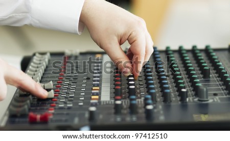 Hand of the sound producer