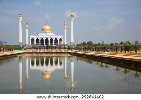 Mosque in southern of Thailand, Central mosque for prayed and most of muslim like to prayed god at mosque, Beautiful mosque in good weather day.