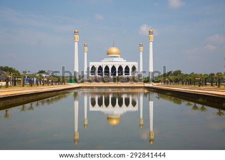 Mosque in southern of Thailand, Central mosque for prayed and most of muslim like to prayed god at mosque, Beautiful mosque in good weather day.