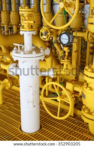 pipelines on oil and gas platform for production, Oil and gas process and control by automation system, Operator control product in oil and gas industry.