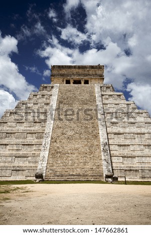 ancient Mayan civilization, great pyramid in Chichen Itza
