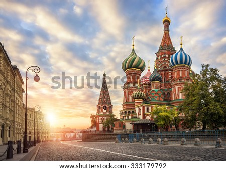 St. Basil\'s Cathedral on Red Square under the morning sky pearl