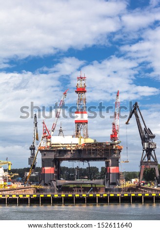 Semi submersible rig in the harbour