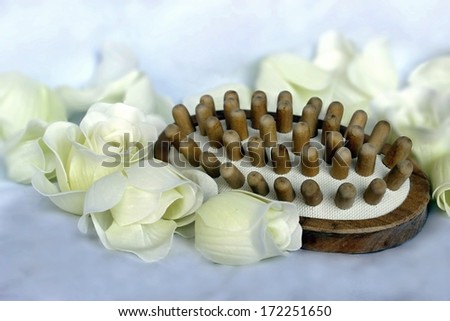 Anti-cellulite massage brush with a soap (foam) cream roses