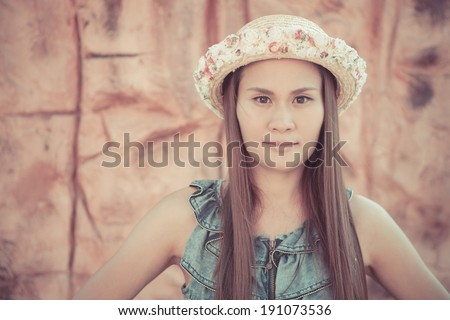 Close up Women face  is wearing hat Is vintage color