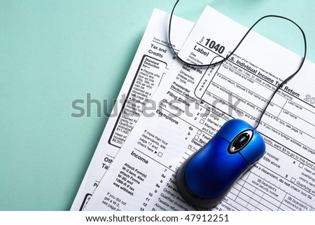 Online tax form concept with blue mouse over 1040 tax form