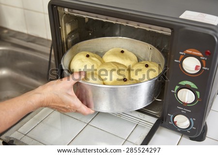 Put the bread dough on tray to the oven
