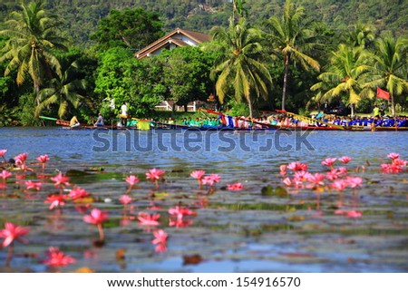 HUAHIN, THAILAND - DEC 8 :Unidentified crew in traditional Thai long boats compete during Queen Cup Traditional Long Boat Race Championship on December 8, 2012 in Huahin,Prachuap Khiri Khan,Thailand.