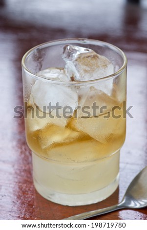 traditional whiskey sour cocktail