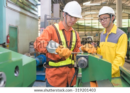 Mechanical Engineering repair  lathe machine in factory