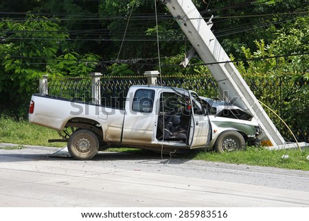 The image of car crashes into electricity pole