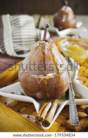 baked pears with honey, raisins and cinnamon