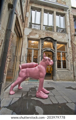 ANTWERPEN, BELGIUM-CIRCA MAY 2014: Street statues of animals as a part of unique atmosphere of Antwerpen city