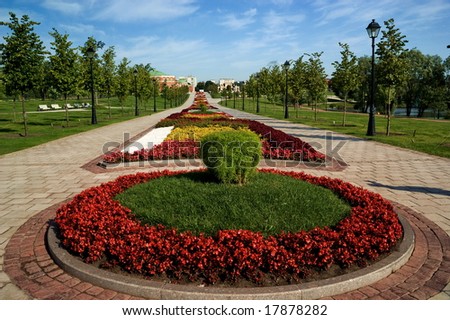 A beautiful flower bed in a formal garden. Moscow, the State Museum Reserve Park Tsaritsyno. Summer 2008