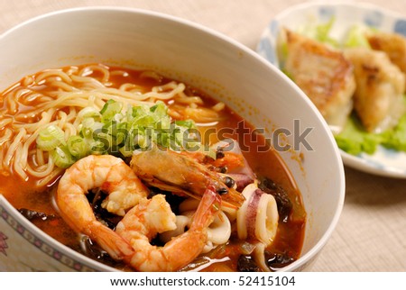 prawn noodles sup with dumpling