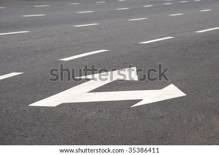 The transportation arrow forward and turning right.