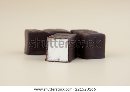 Soft marshmallow with vanilla flavor covered with chocolate