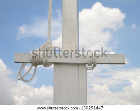 A white flag pole base with a white rope tied off